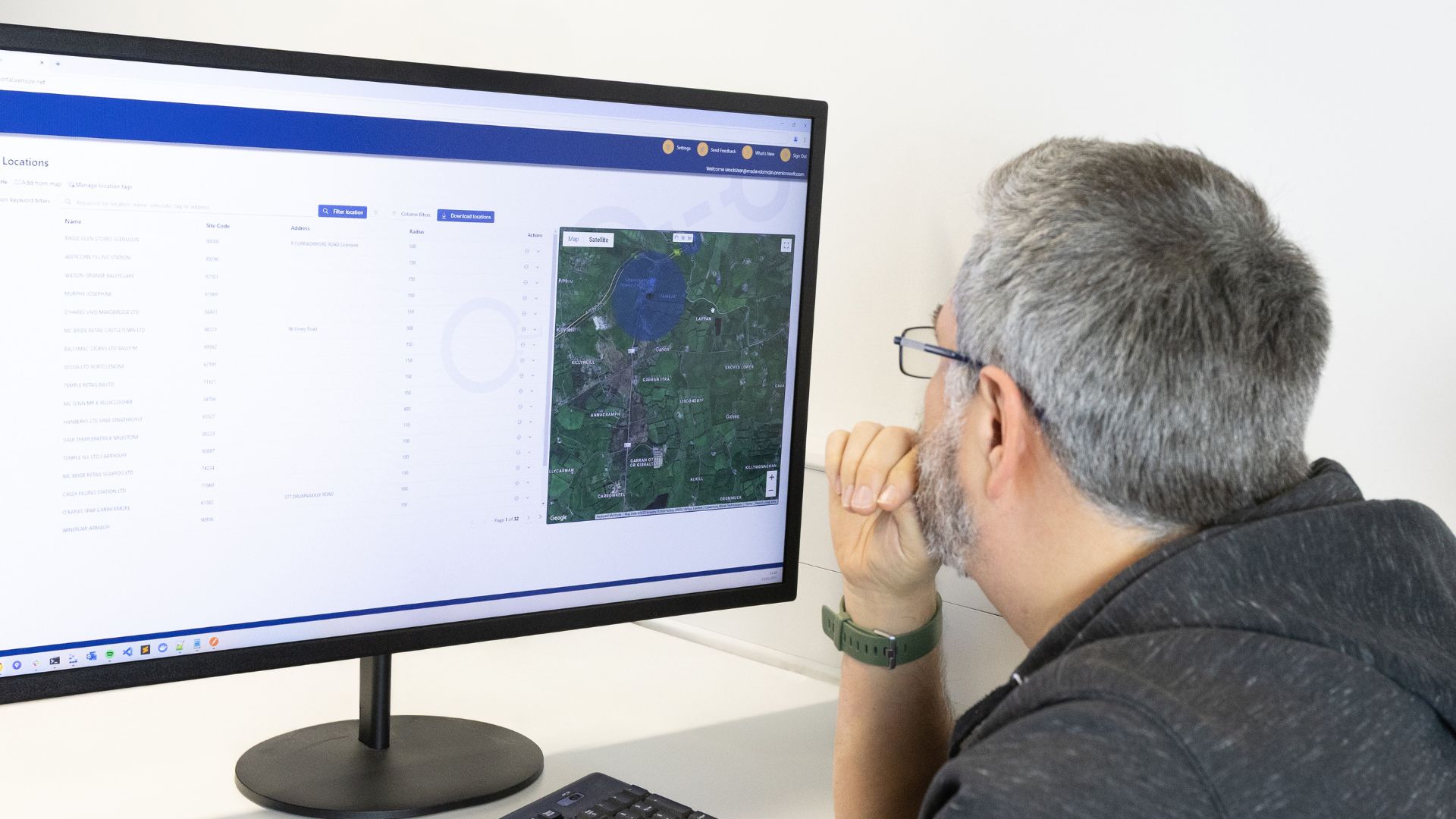 A Sensize team member sitting at a computer looking at the Sensize Portal interface.